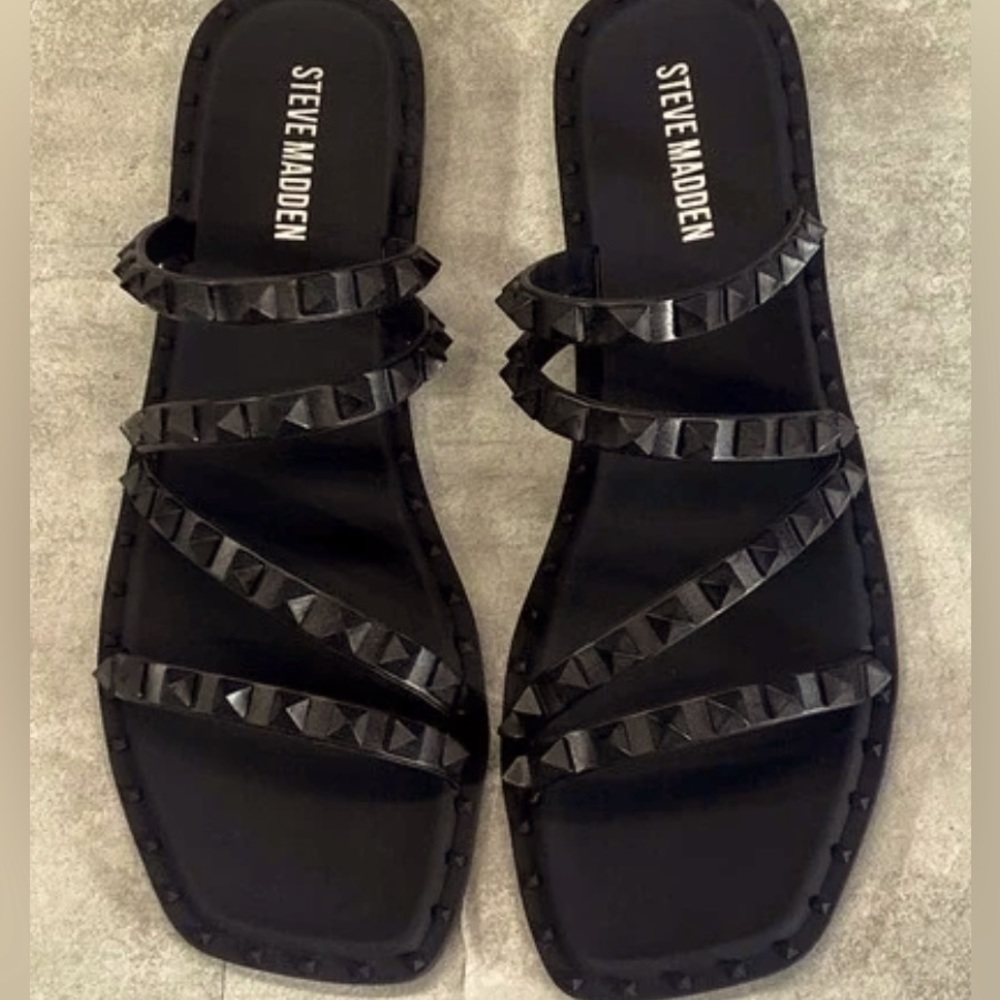 NOT FOR SALE! Looking for these!!!Steve Madden Size 9 Skylar J sandal in black